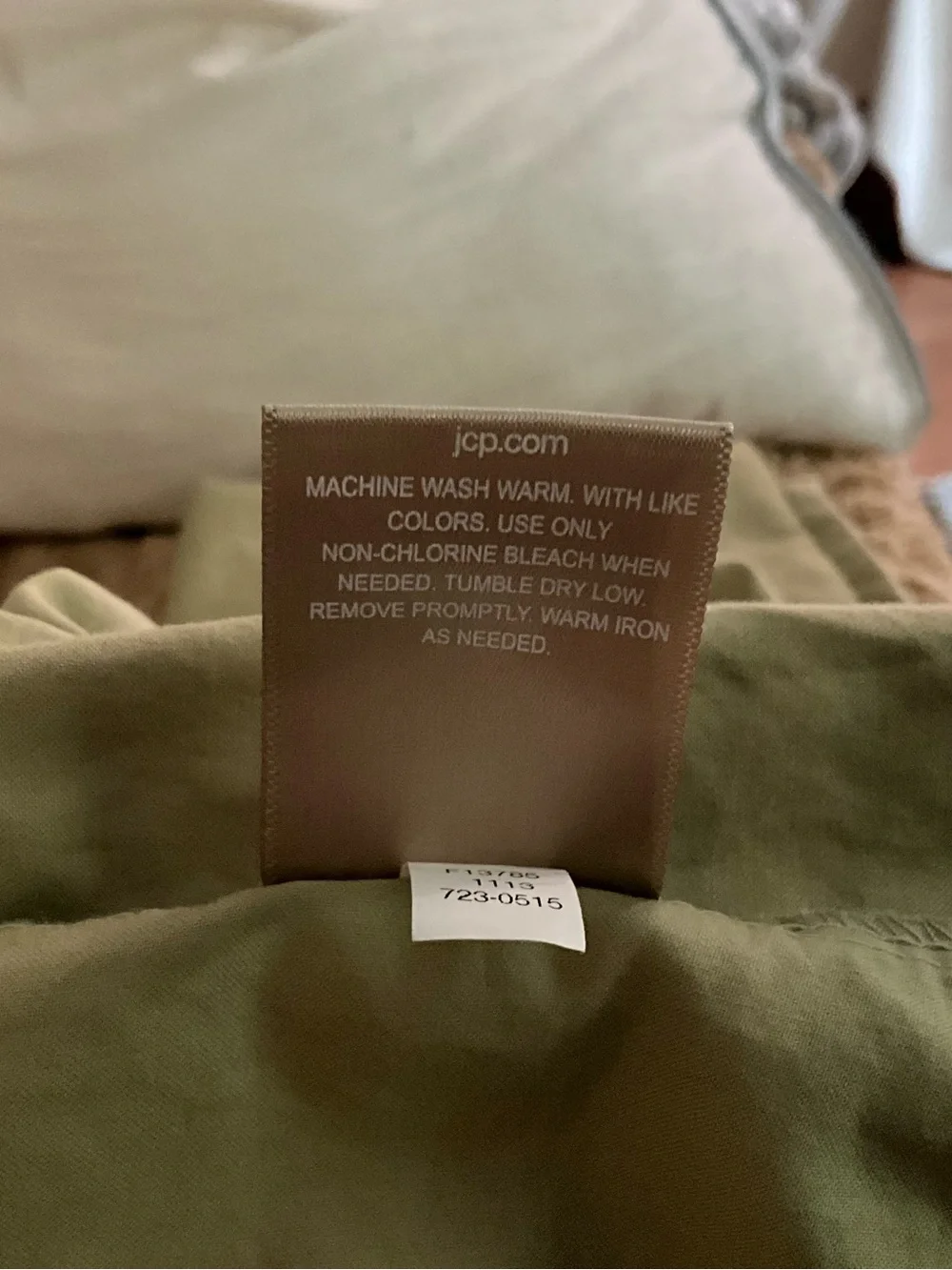 Olive Green Full Bed Sheet Set with White Piping